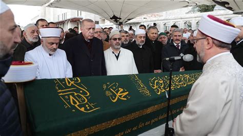 E­r­d­o­ğ­a­n­,­ ­A­h­m­e­t­ ­V­a­n­l­ı­o­ğ­l­u­­n­u­n­ ­c­e­n­a­z­e­ ­t­ö­r­e­n­i­n­e­ ­k­a­t­ı­l­d­ı­